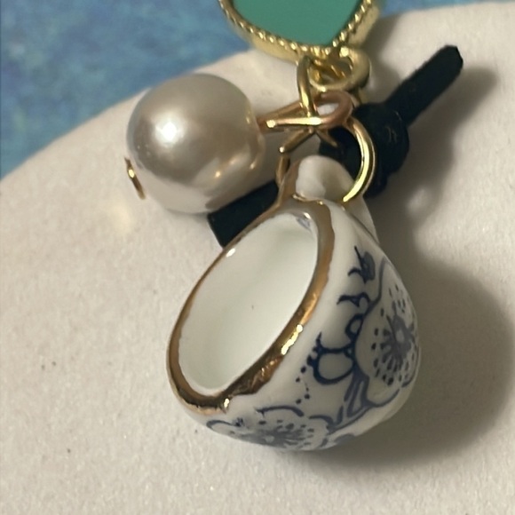 Alice in Wonderland Teacup Asymmetrical Earrings - Picture 5 of 11